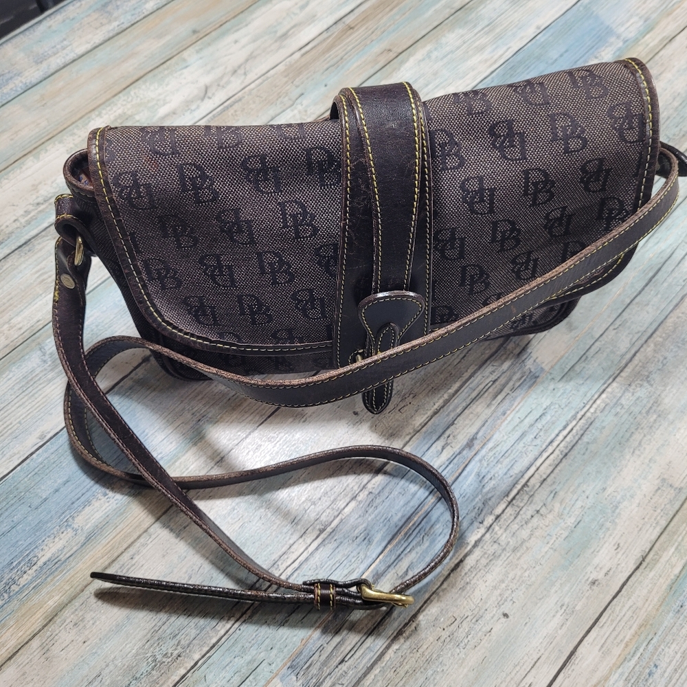 Dooney & Bourke  Flap Crossbody Purse. - Picture 16 of 16